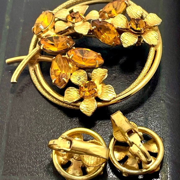 Vintage gold tone amber stone Brooch and Earrings Set - Picture 4 of 7